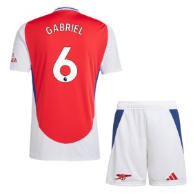 Virallinen pelipaita Arsenal Gabriel 6 Koti 2024-25 Lyhythihainen - Lasten ( + Lyhyet housut )